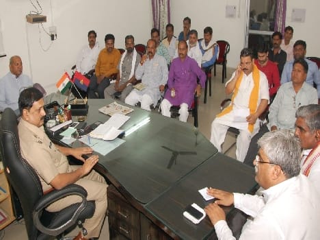 Siege of guilty officials for action