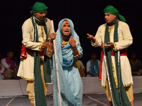 Bidesia with the Bayi Kolkata mem