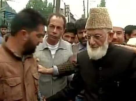 hurriyat leader geelani house arrest in srinagar