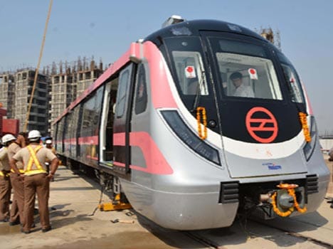 Speed without the driver's, metro arrived from Korea.