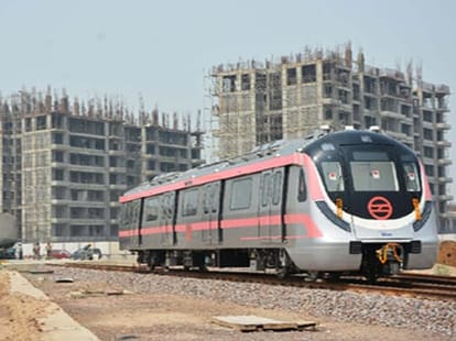 Speed without the driver's, metro arrived from Korea.