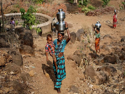 mp's SDM gave a controversial statement on woman of bundelkhand