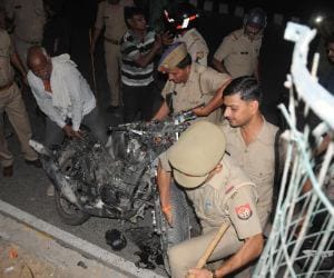 Two died in an accident in Manaknagar.