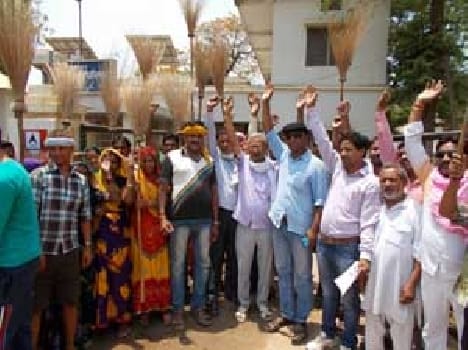 Water threw stones at the home of Palikadhyksh