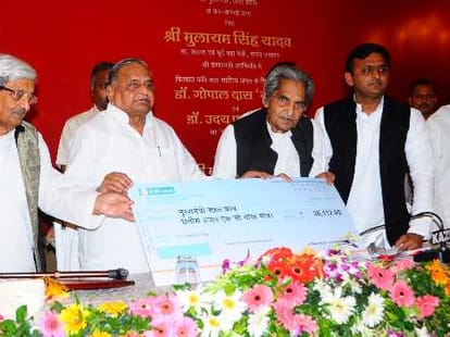 Mulayam tells a story when he get failed in English.