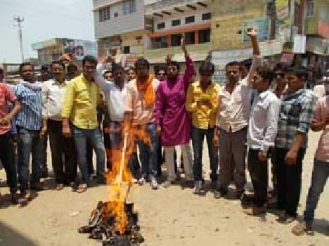 Bajayumo blew effigy of the power department