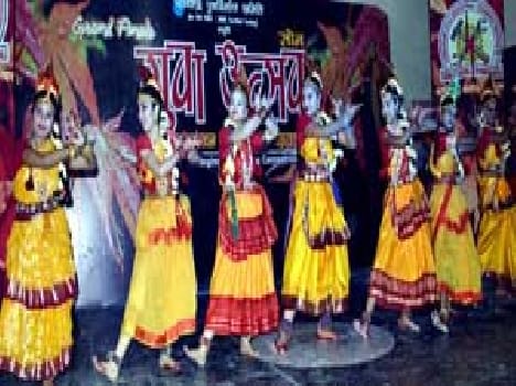 Youth affected by the spectacular group dance