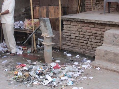 With scavengers talks fail , strike 