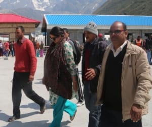 smriti irani went kedarnath.