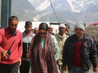 smriti irani went kedarnath.