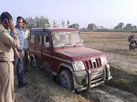 attack on mining inspector in mathura