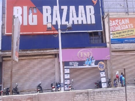 theft in big bazar showroom of mathura