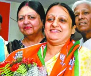 chandigarh ex-senior depty mayor of congress anju beniwal joined bjp