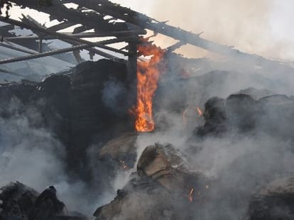 Fire in Galla Mandi in Lucknow.