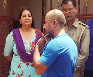 Lady police officer beats parshad