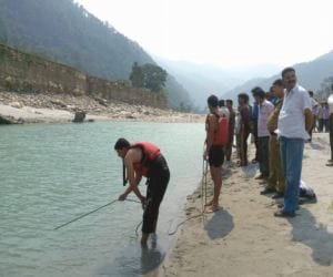 four drowned in river.