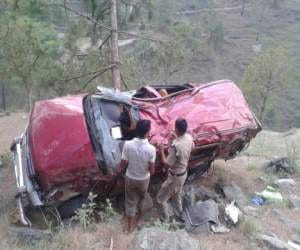 four pilgrims died in road accident in uttarkashi.