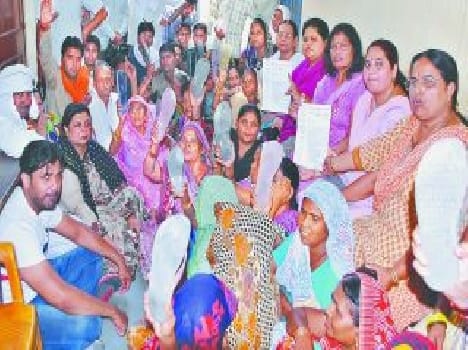 protest at sp office againgst tease