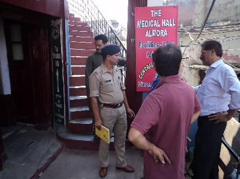 Thieves raid at the drug store in the plaza market