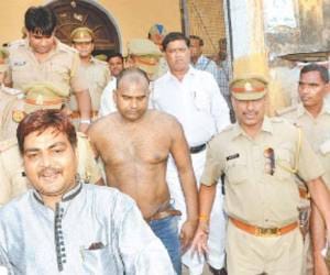 Wife killer policeman beaten in court