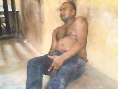 Wife killer policeman beaten in court