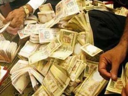 A bride looted her in law's home.