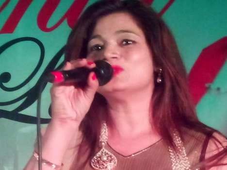 doon girl sonia anand sing a duet with shaan.