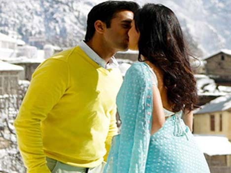 Yami Gautam fall in Pulkit's love
