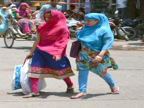 Hot sun and heat Was undeterred by foot