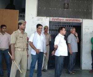 delhi law minister jitendra singh tomar reache lucknow