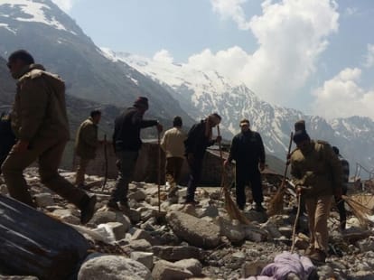 two more dead body found in kedarnath.