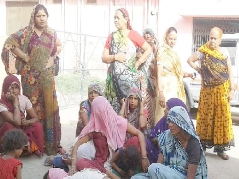 The young man 's strangulation Murder , bodies thrown into the farm