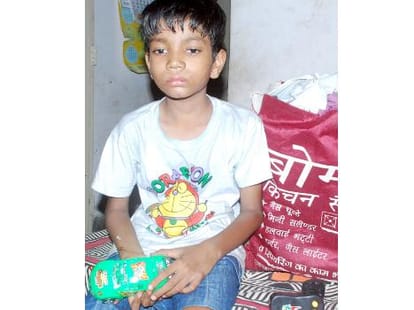  woman left his 7 year old son at bus stop