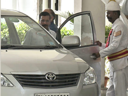 Advani's gestures showing Kejriwal Delhi fears