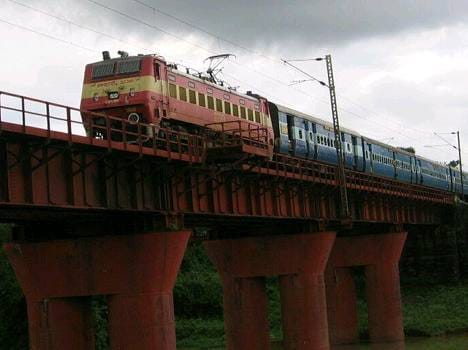 Indian Rail to start Passenger alert SMS service on trains