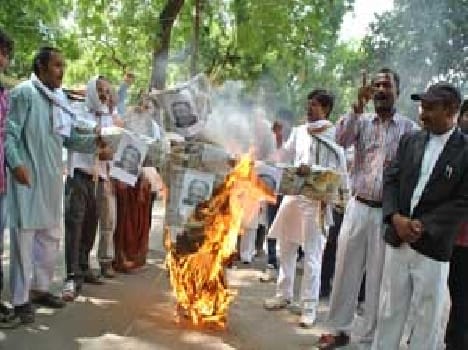 Performance on the murder of journalist