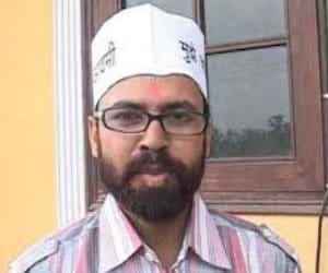 rti for aap leader akhileshpati education 