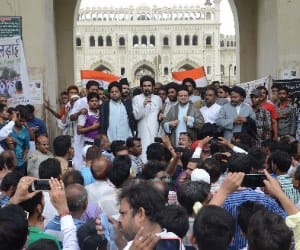 Shia supporters threatens UP govt.