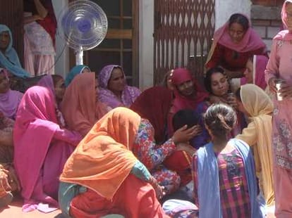 retire army solider fired his father at mandi.