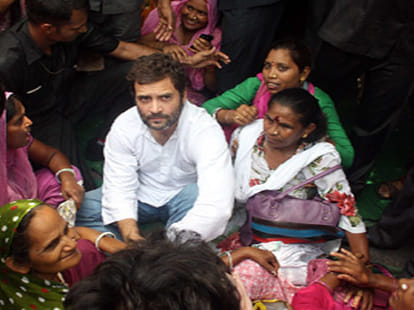 in Bjp and aap battel congress search political space in delhi