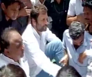 Rahul gandhi went with mcd employees in delhi