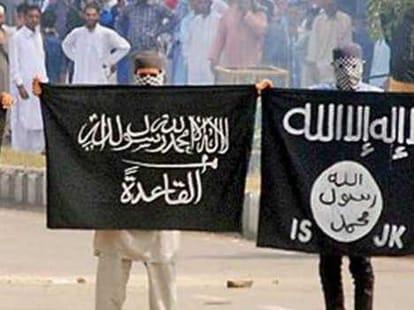 who is waving isis flag in kashmir valley