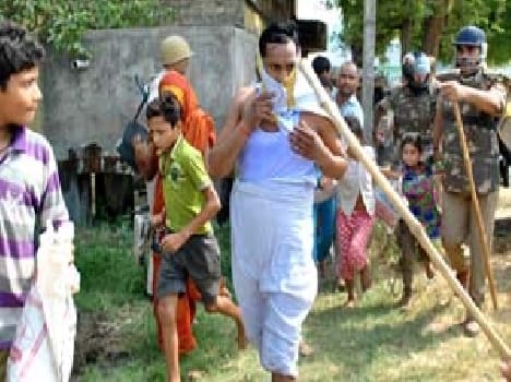 Rewa road blockade in the evening with the bodies