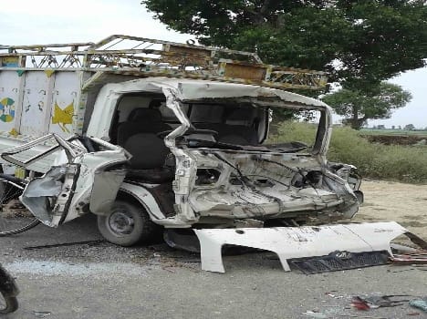 In the pick-up truck entered One dead , three injured
