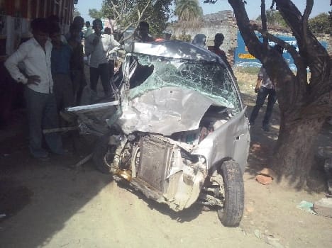 The couple died in a road accident , including five