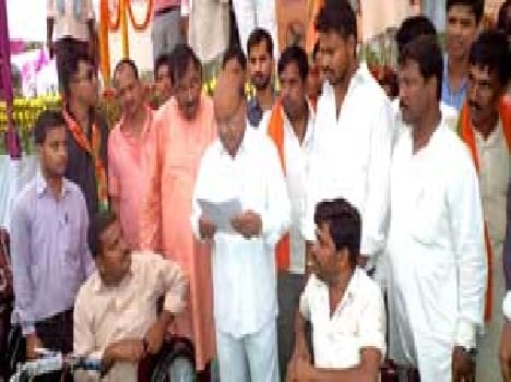 Free Skton pension seeking three Rs