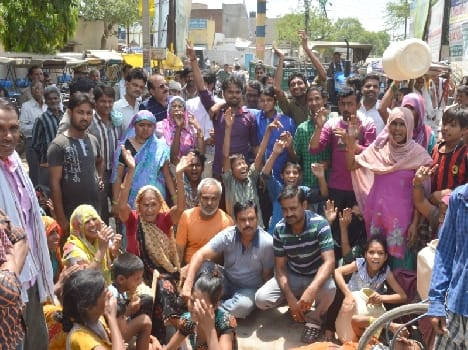 protest of people for bad water supply