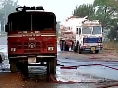 blast in gas tanker, 6 dead, 100 Unconscious