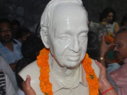 chandigarg rock garden creator nekchand funerla with guard of honour