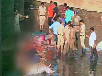 22 killed, van fall in godavari